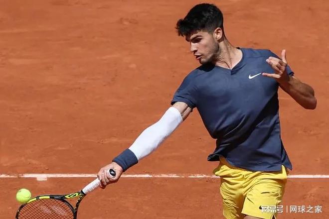 詹姆斯通过 詹姆斯通过